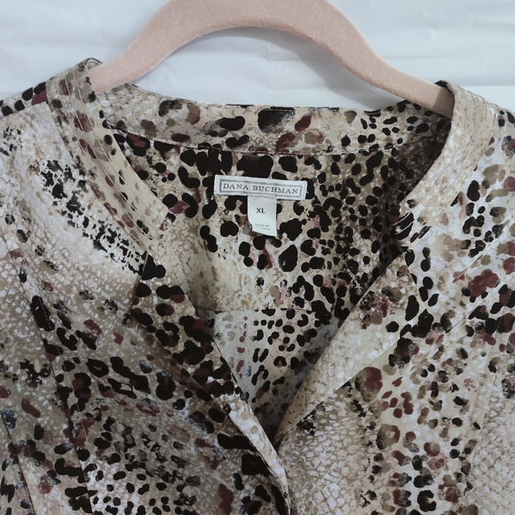 Dana Buchman Blouse In XL. Collared, Button Up, Leopard Print, Short Sleeves - Picture 2 of 8